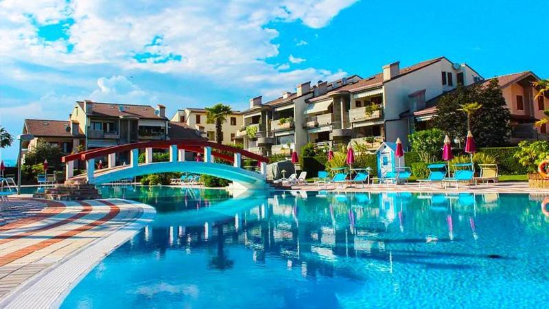 Apartment With Garden And Grill - Green Residence Sirmione Дезенцано-дель-Гарда Экстерьер фото