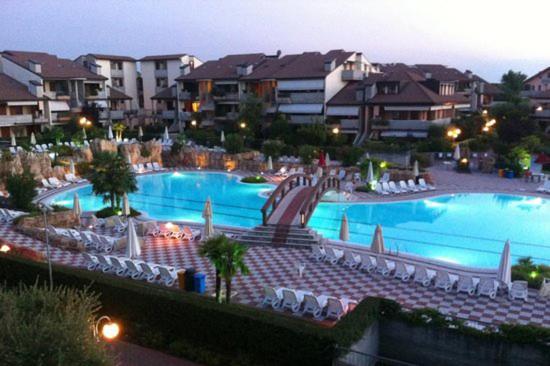 Apartment With Garden And Grill - Green Residence Sirmione Дезенцано-дель-Гарда Экстерьер фото