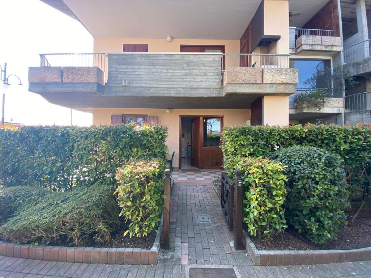 Apartment With Garden And Grill - Green Residence Sirmione Дезенцано-дель-Гарда Экстерьер фото