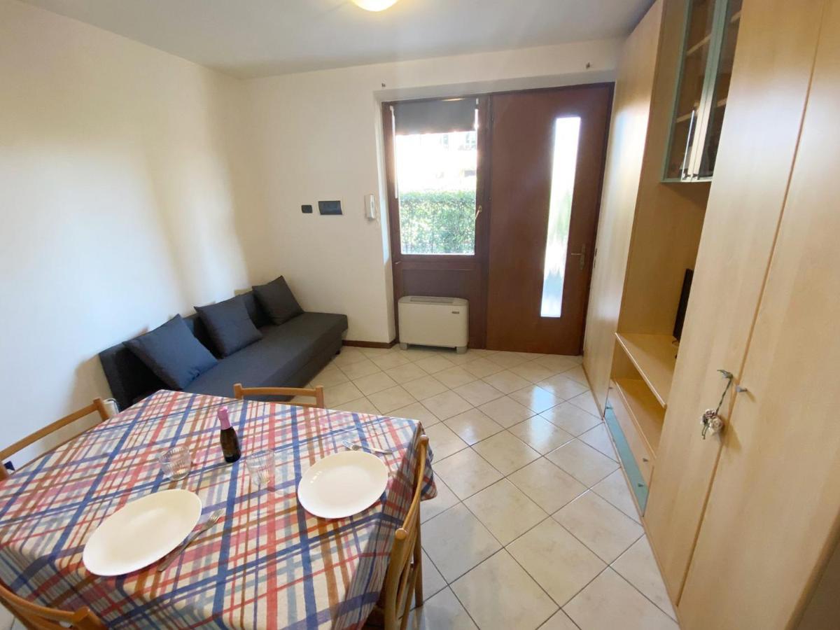 Apartment With Garden And Grill - Green Residence Sirmione Дезенцано-дель-Гарда Экстерьер фото