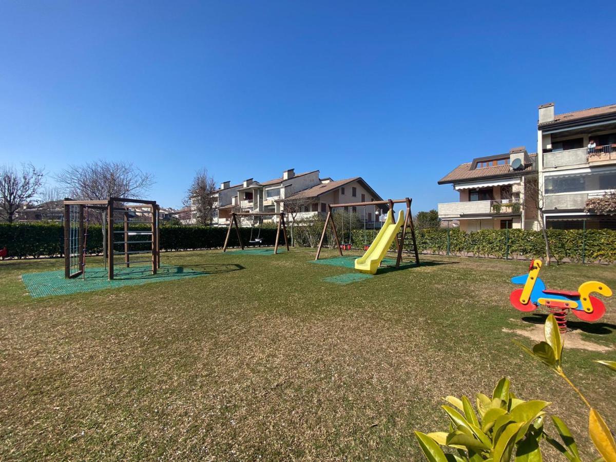 Apartment With Garden And Grill - Green Residence Sirmione Дезенцано-дель-Гарда Экстерьер фото