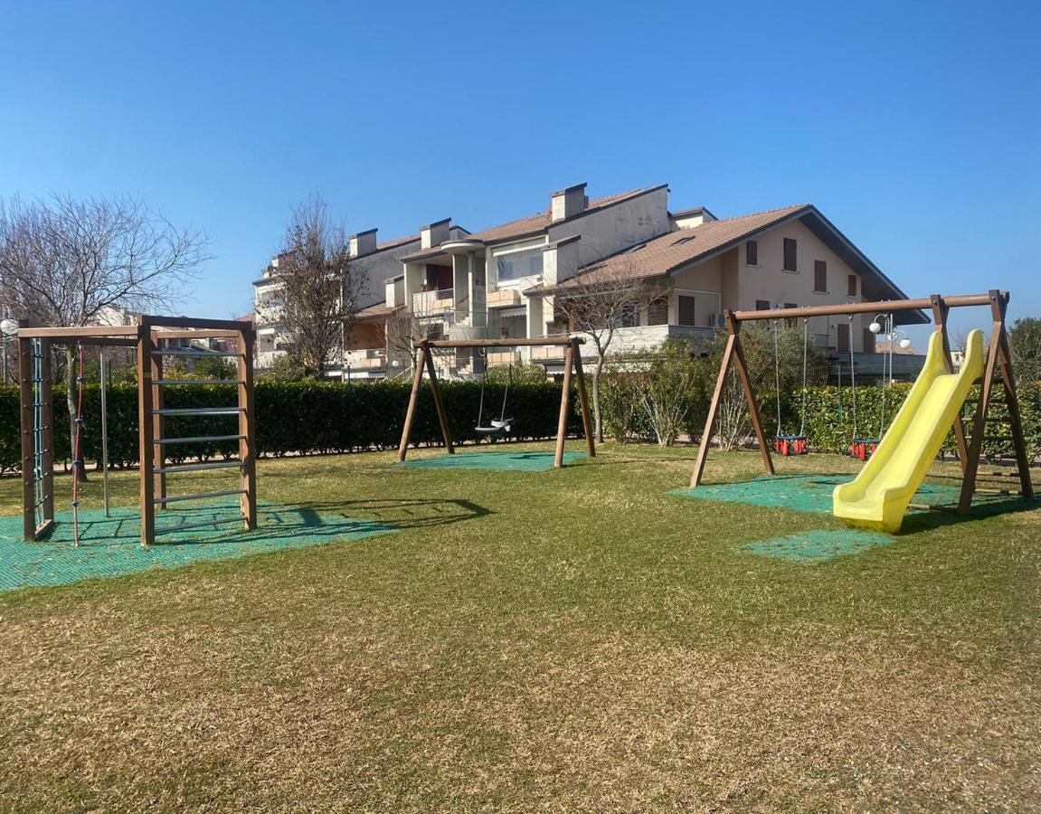 Apartment With Garden And Grill - Green Residence Sirmione Дезенцано-дель-Гарда Экстерьер фото