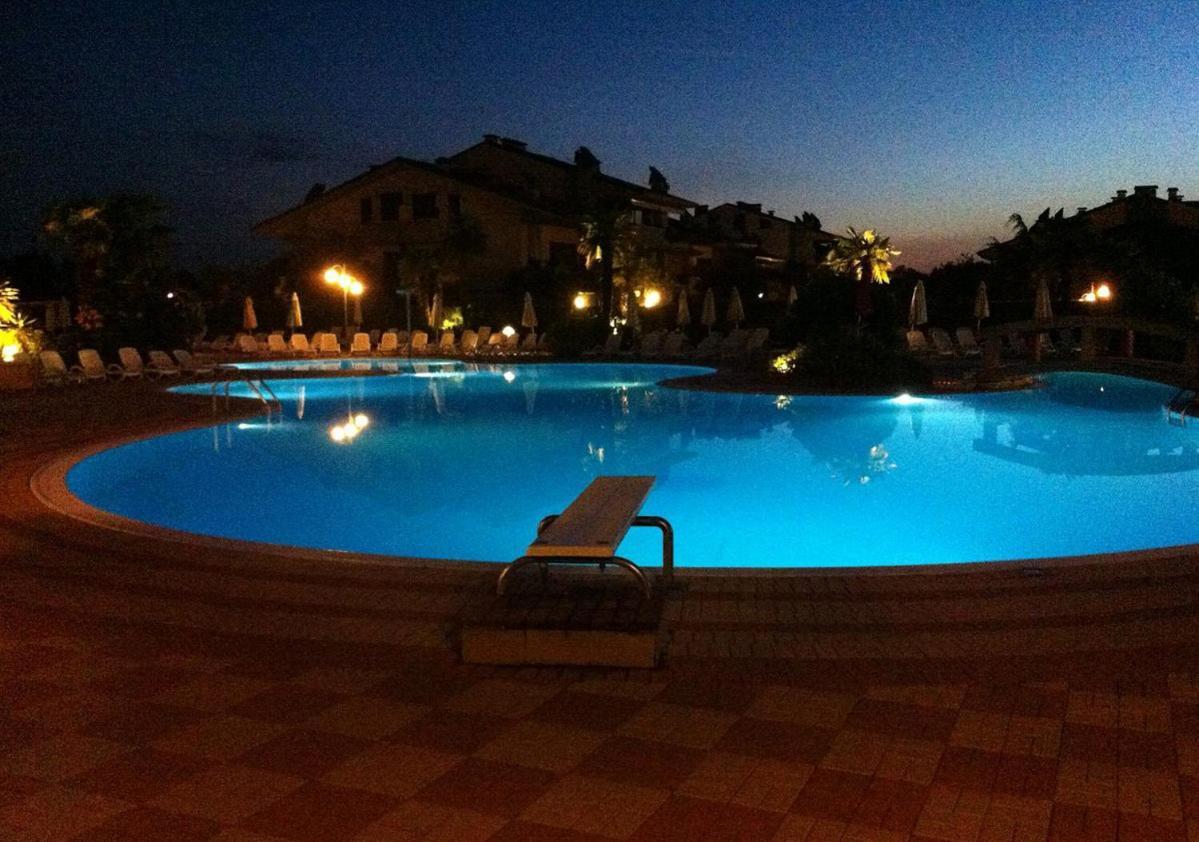 Apartment With Garden And Grill - Green Residence Sirmione Дезенцано-дель-Гарда Экстерьер фото
