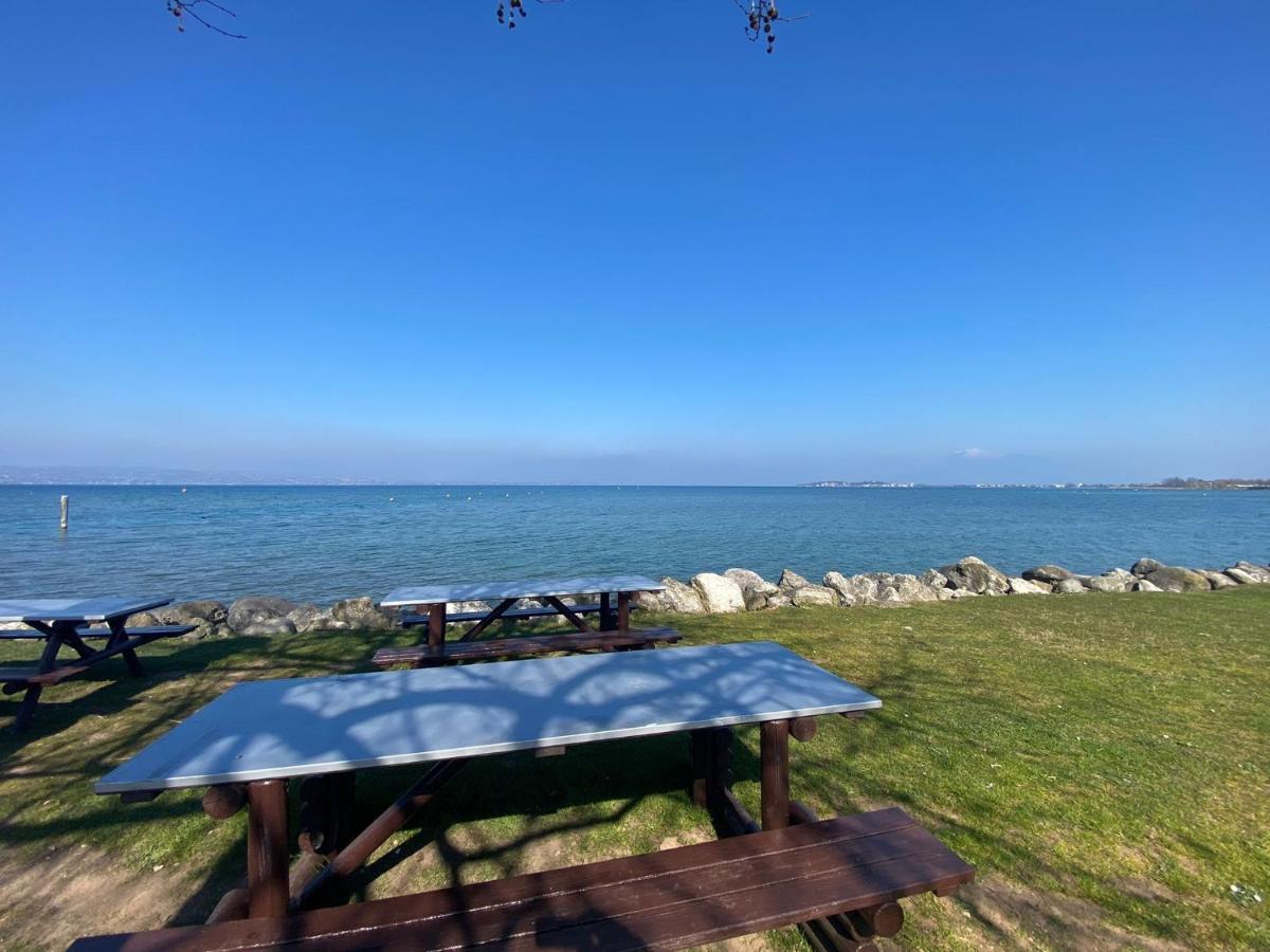 Apartment With Garden And Grill - Green Residence Sirmione Дезенцано-дель-Гарда Экстерьер фото