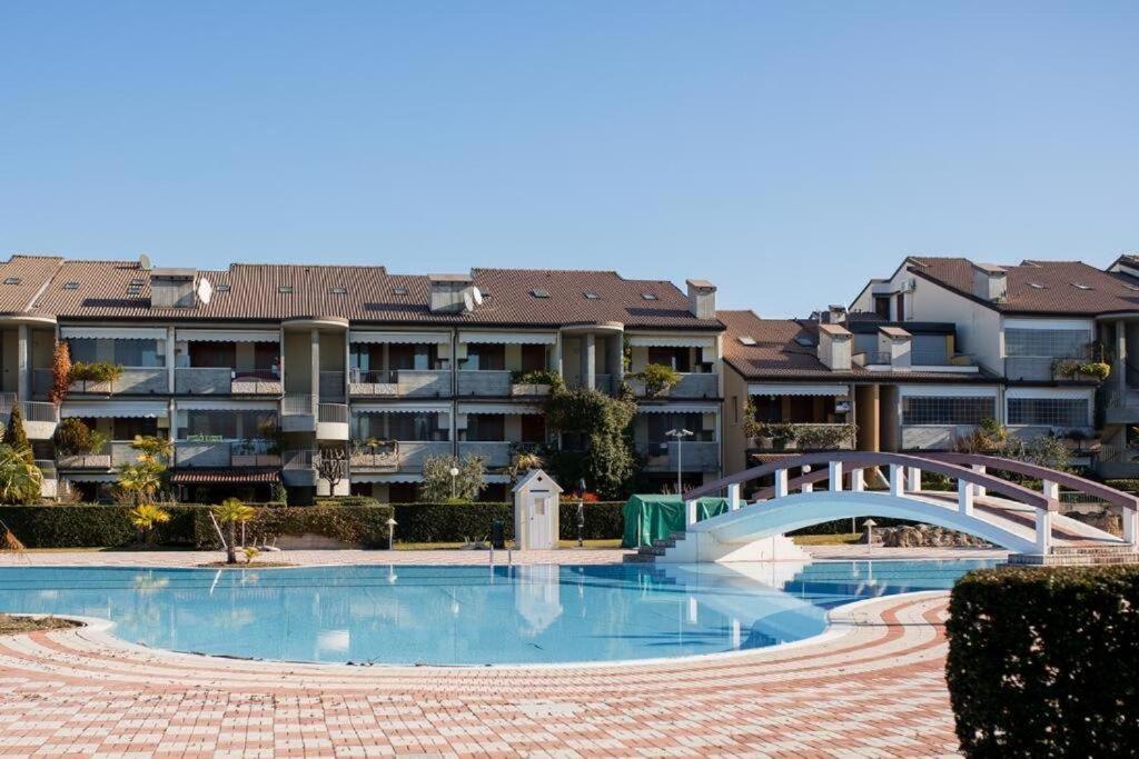 Apartment With Garden And Grill - Green Residence Sirmione Дезенцано-дель-Гарда Экстерьер фото