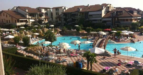 Apartment With Garden And Grill - Green Residence Sirmione Дезенцано-дель-Гарда Экстерьер фото