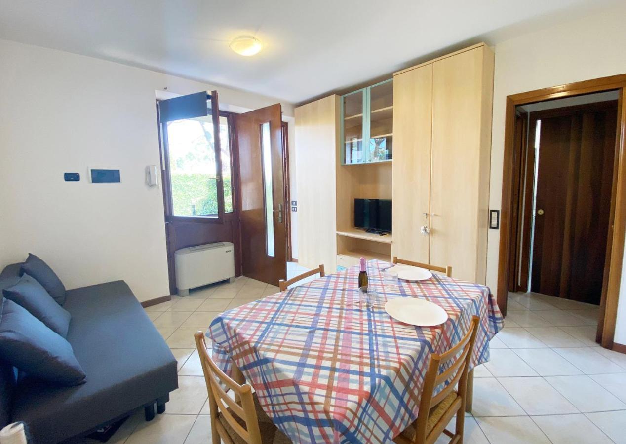 Apartment With Garden And Grill - Green Residence Sirmione Дезенцано-дель-Гарда Экстерьер фото